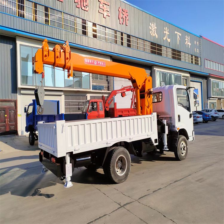 树林区三轮随车吊定制 农用改装机自备吊中瑞长期出售